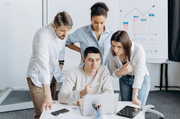 Révolutionnez vos relations professionnelles avec Gyfti !